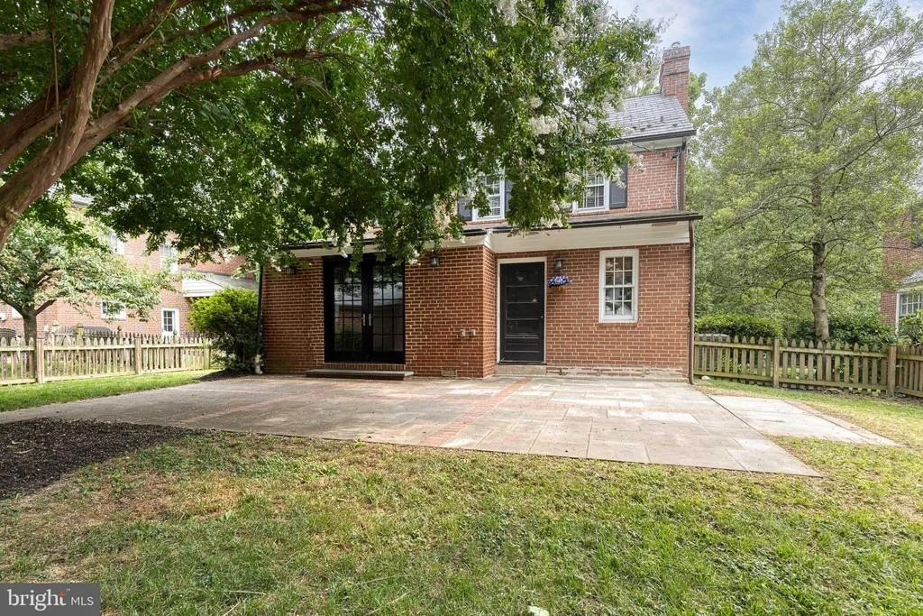 Photo of 336 BROADMOOR ROAD