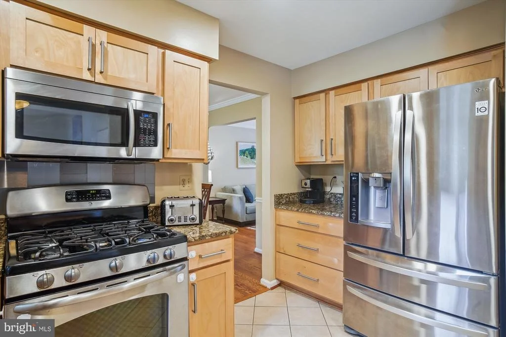 Photo of 2427 HENSLOWE DRIVE