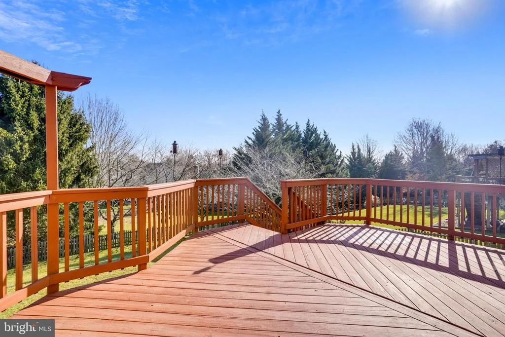 Photo of 2240 W GREENLEAF DRIVE
