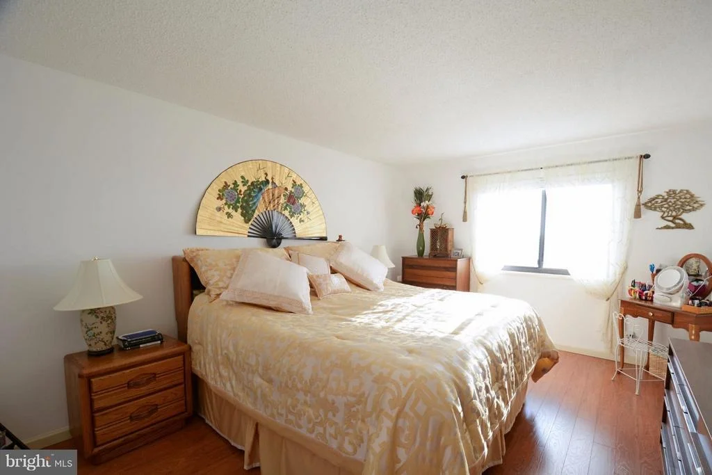 Photo of Unit 1002 at 5904 MOUNT EAGLE DRIVE