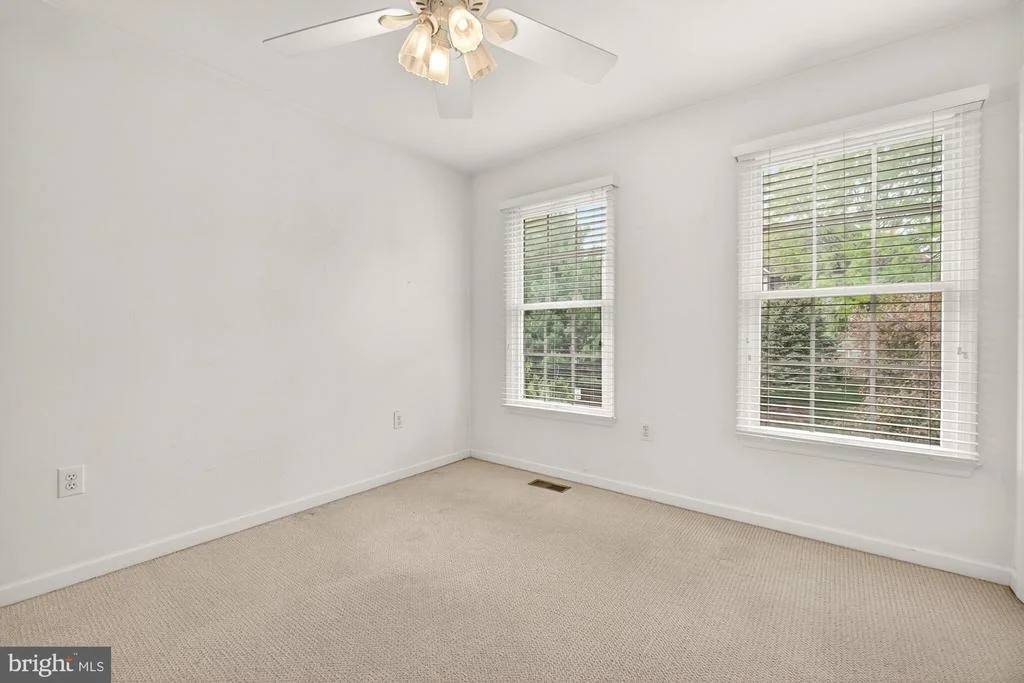 Photo of 2094 E GREENLEAF DRIVE