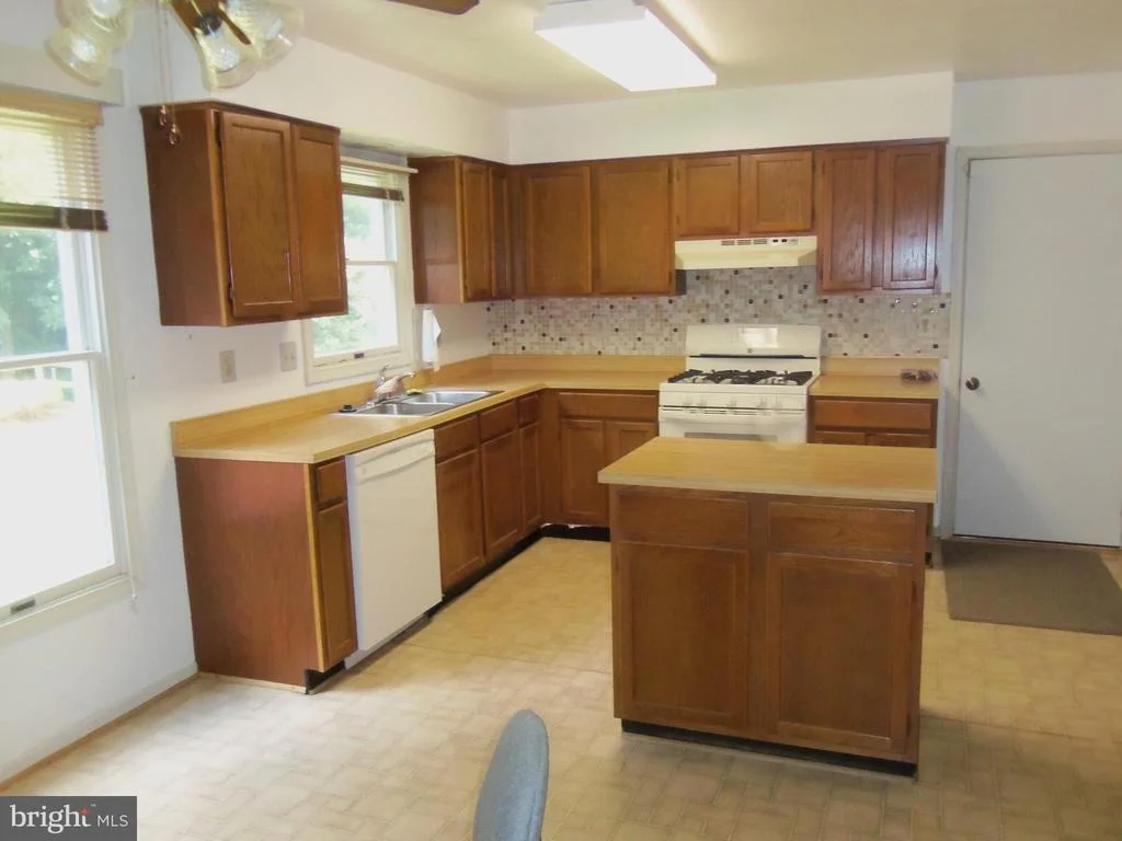 Photo of 2426 HIDDEN VALLEY LANE