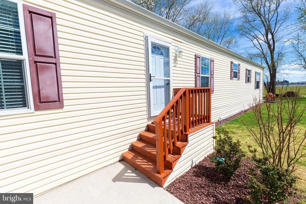 Photo of 31696 SIHAM ROAD