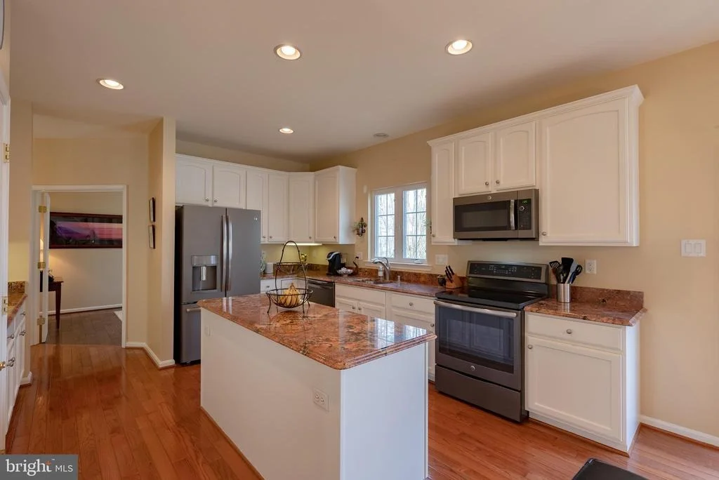Photo of 10419 WHITE COURT