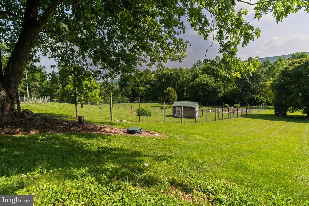 Photo of 8613 HOLLOW ROAD
