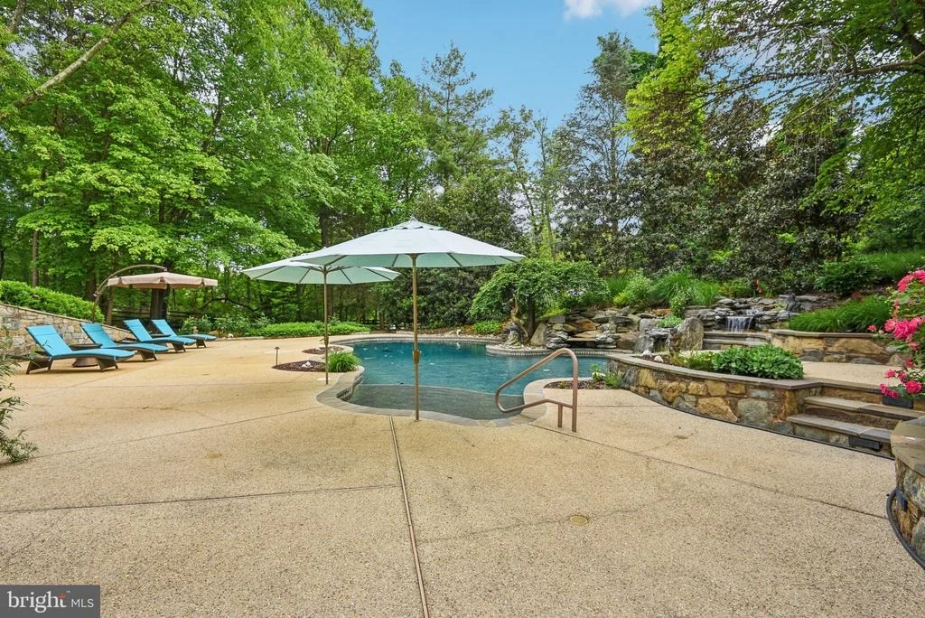 Photo of 9939 BENTCROSS DRIVE