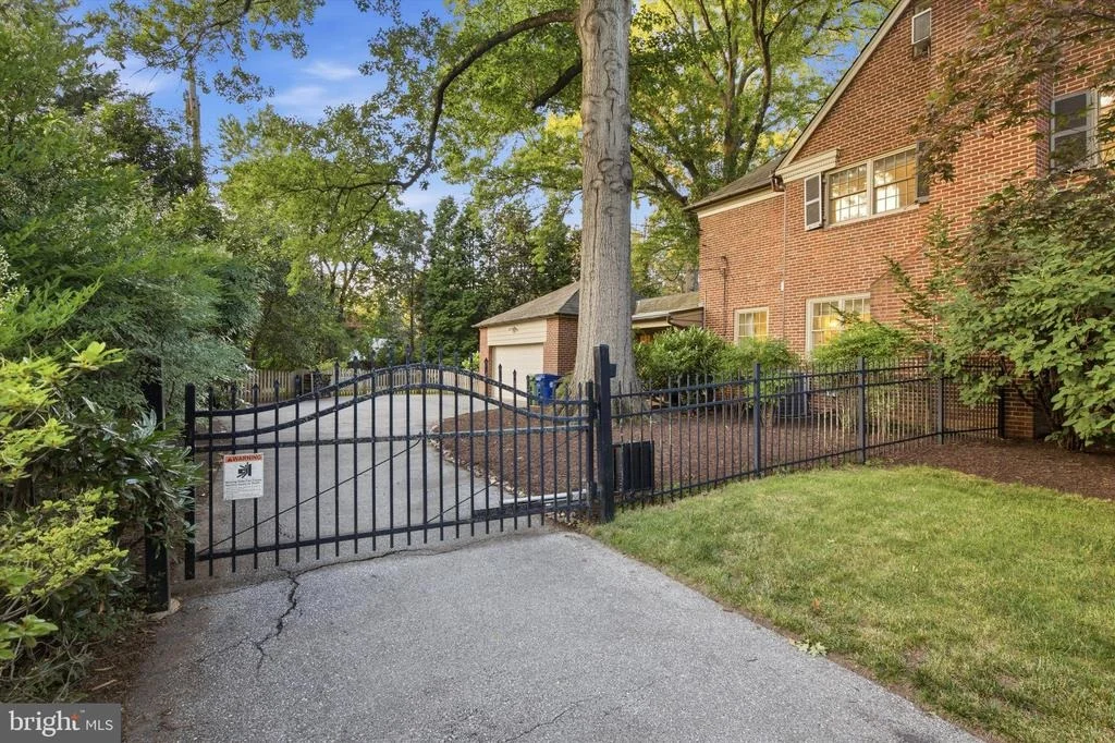 Photo of 2 BELLEMORE ROAD