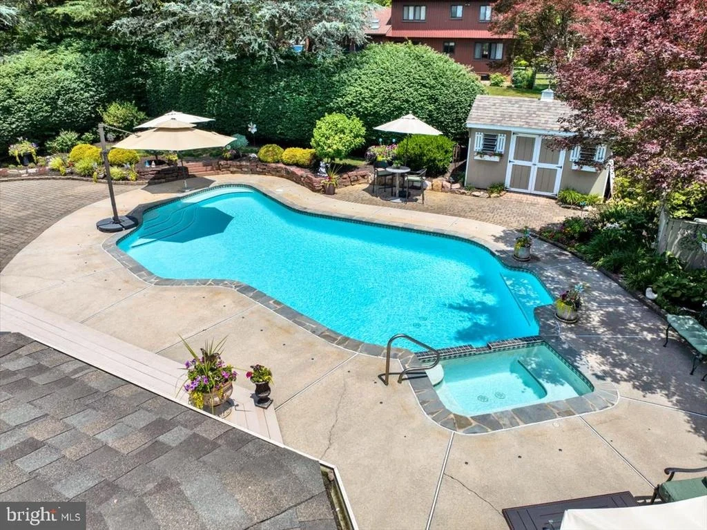 Photo of 225 LOGAN AVENUE
