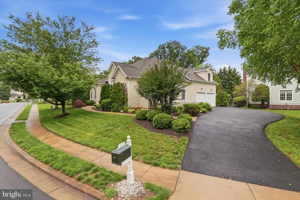 Photo of 8277 ROXBOROUGH LOOP