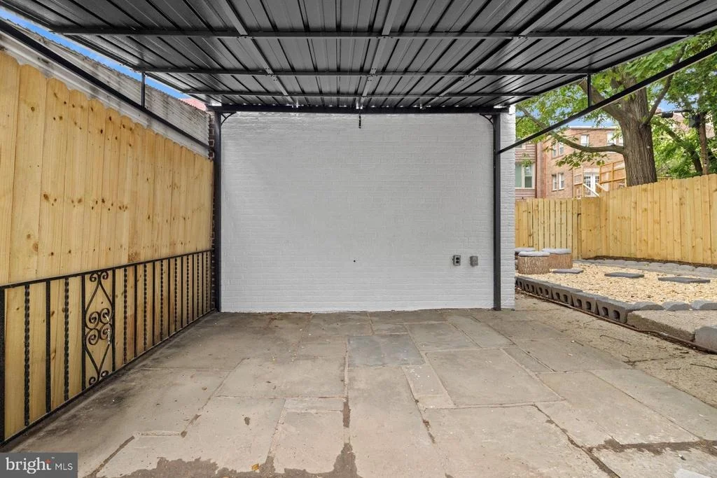 Photo of 536 ONEIDA PLACE NW