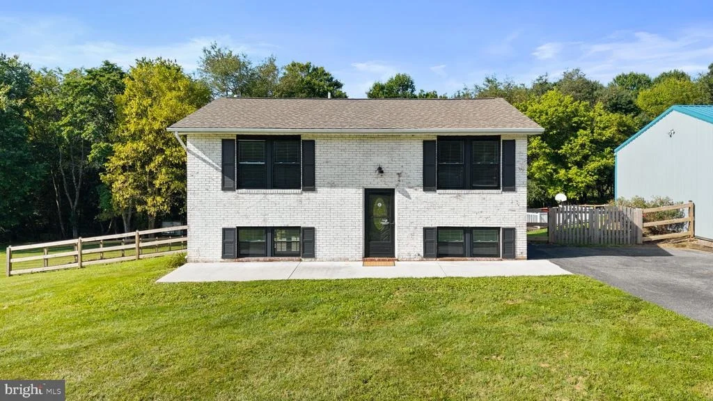 Photo of 839 CHANTER DRIVE
