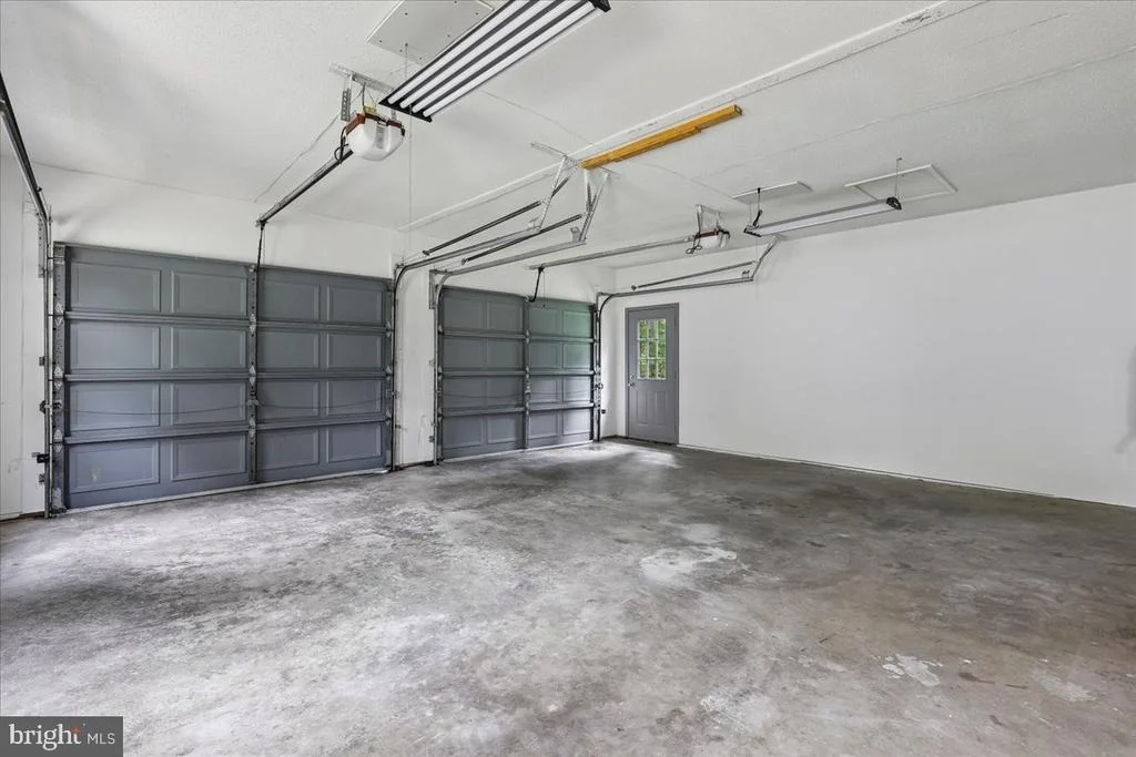 Photo of 8253 HONEYSUCKLE ROAD
