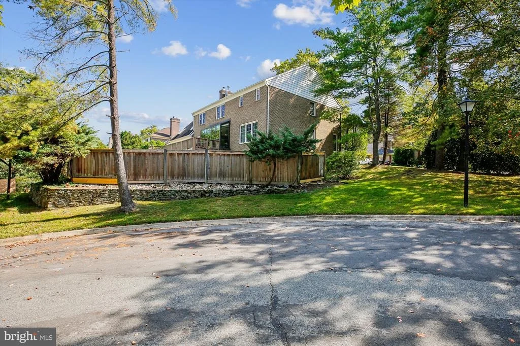 Photo of 9537 FOX HOLLOW