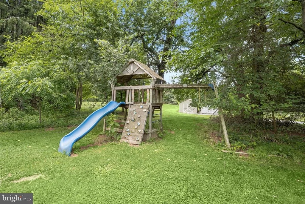 Photo of 2319 BRADDOCK ROAD