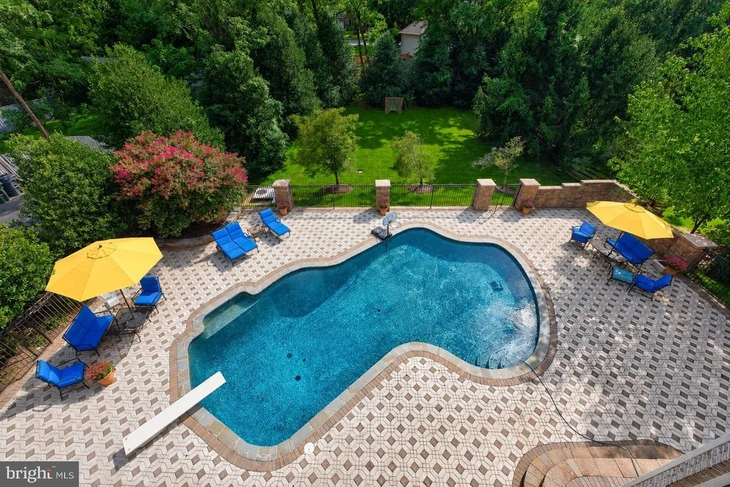 Photo of 6245 LINWAY TERRACE