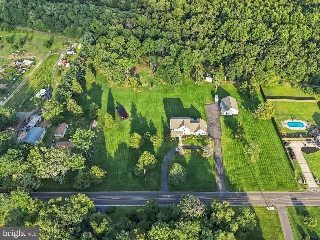 Photo of 646 ALBERTSON ROAD