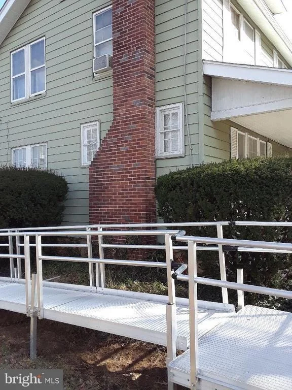 Photo of 2000 MONROE STREET NE