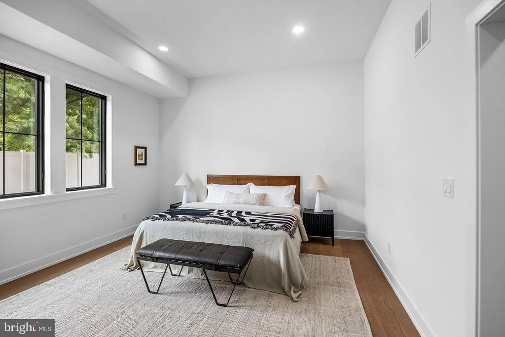 Photo of 8 CHAPEL AVE
