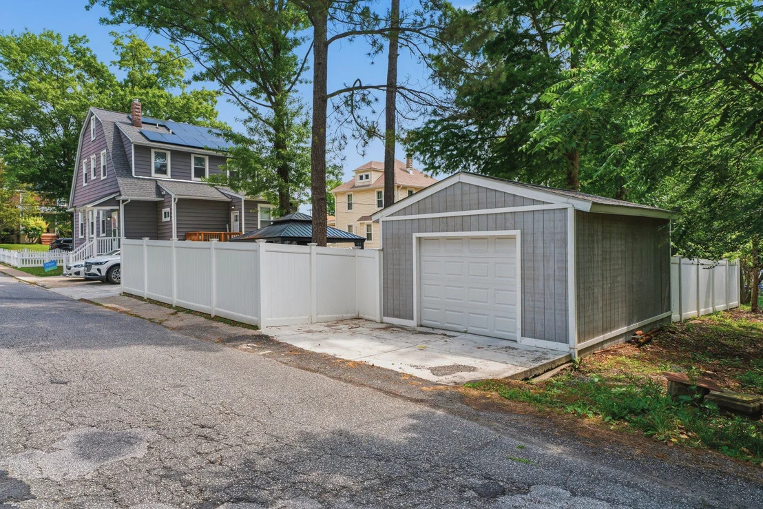 Photo of 4501 FOREST VIEW AVENUE