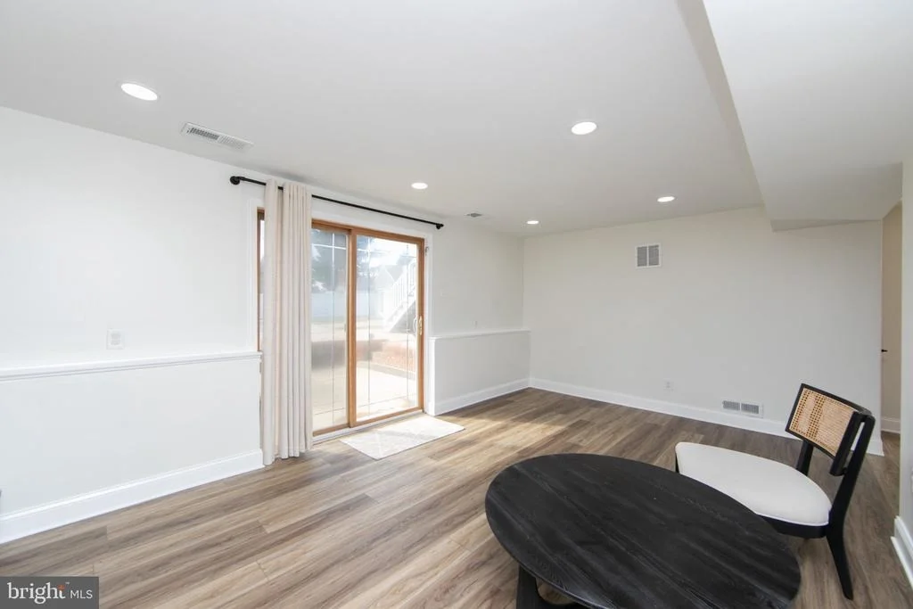 Photo of 787 LANCING ROAD