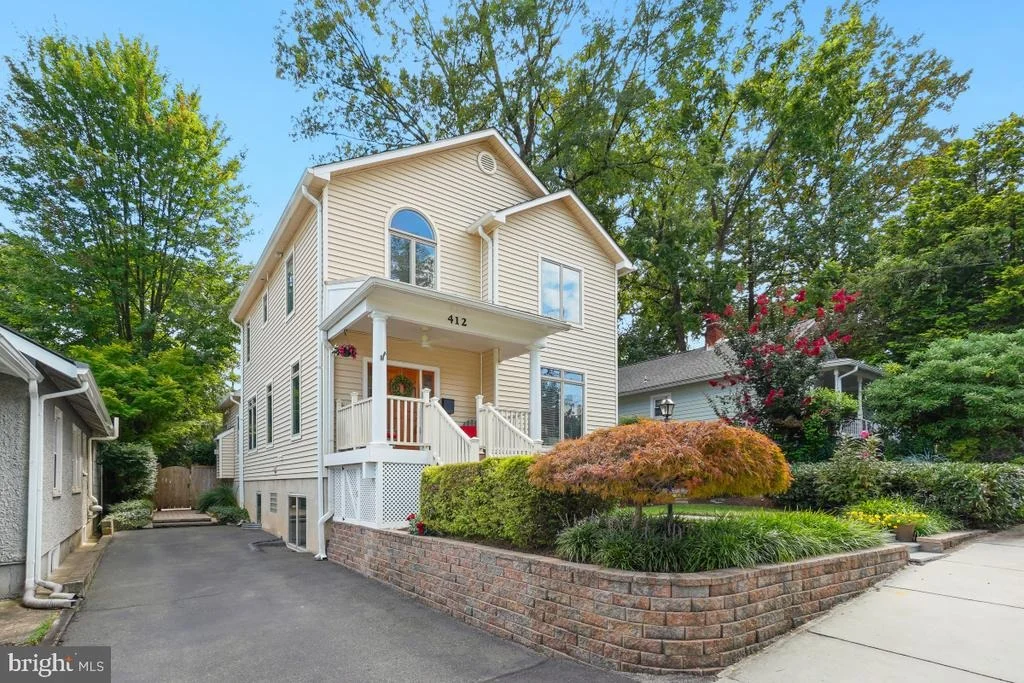 Photo of 412 SILVER SPRING AVENUE