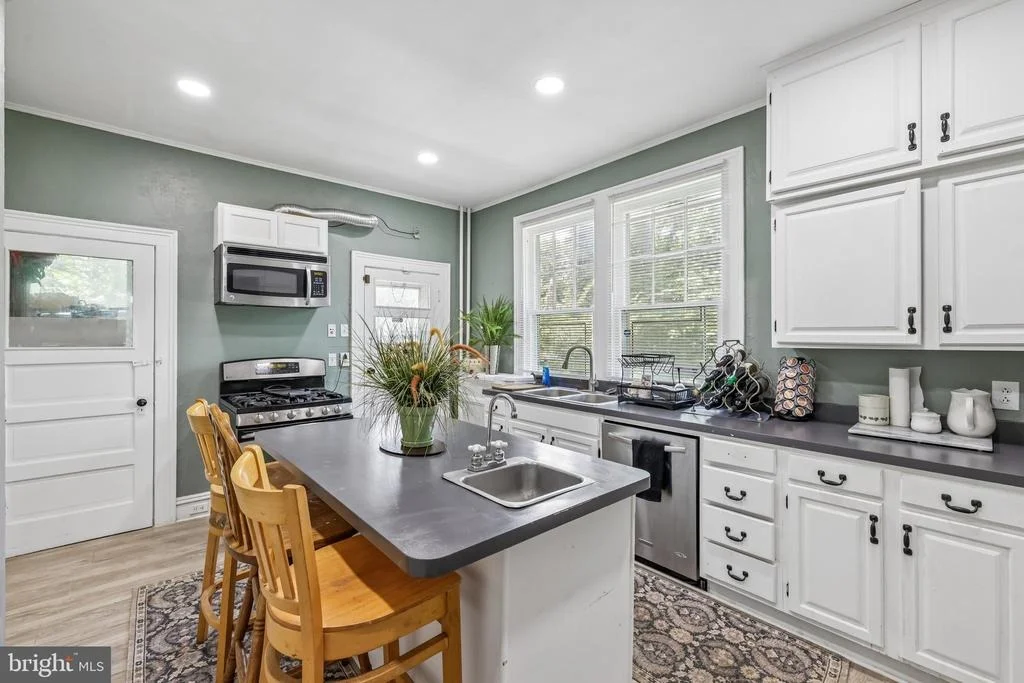 Photo of 2616 TALBOT ROAD