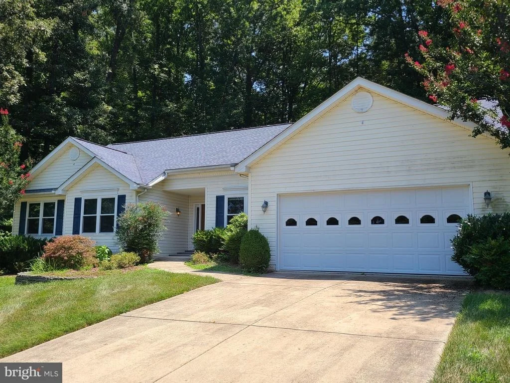 Photo of 8095 SETTLE COURT