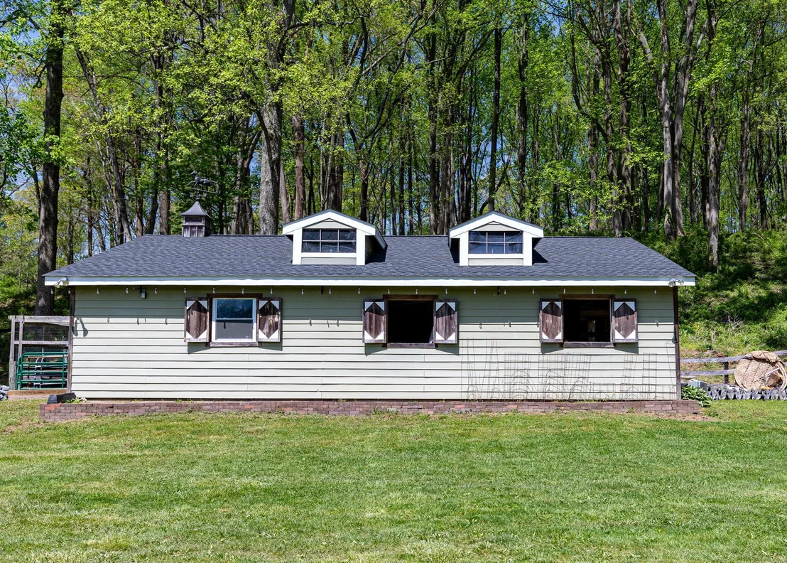 Photo of 2310 PUTNAM ROAD