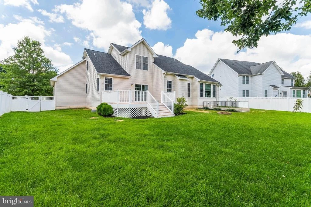 Photo of 457 UNIVERSITY DRIVE