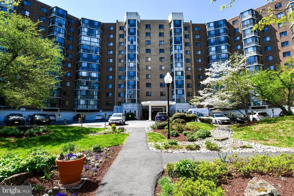 Photo of Unit 1526 at 15101 INTERLACHEN DRIVE