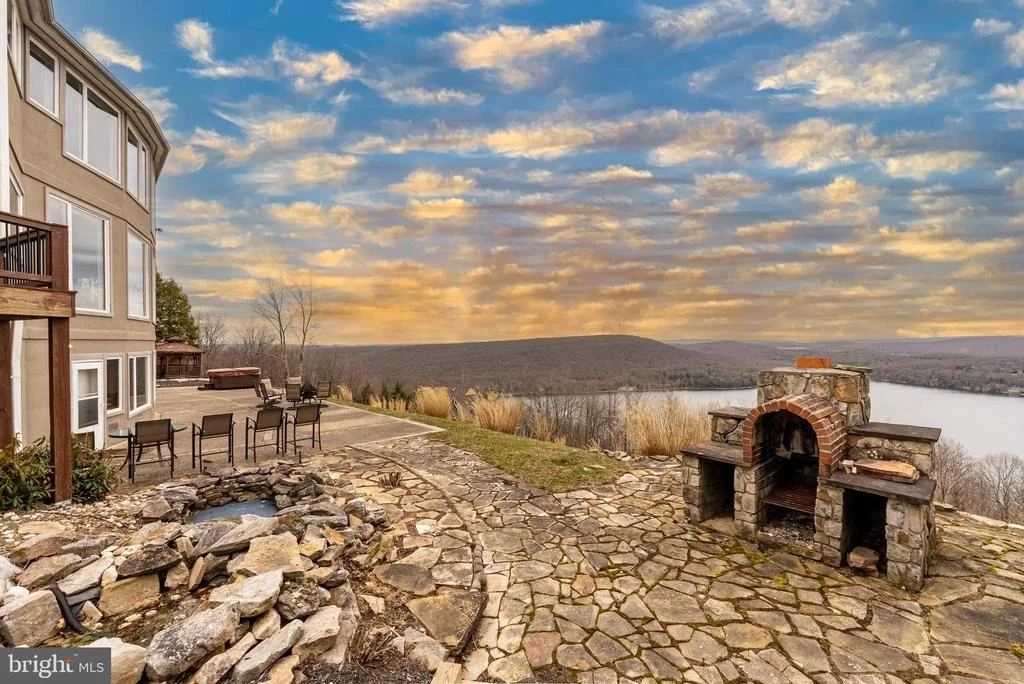 Photo of 1200 MOUNTAINVIEW DRIVE