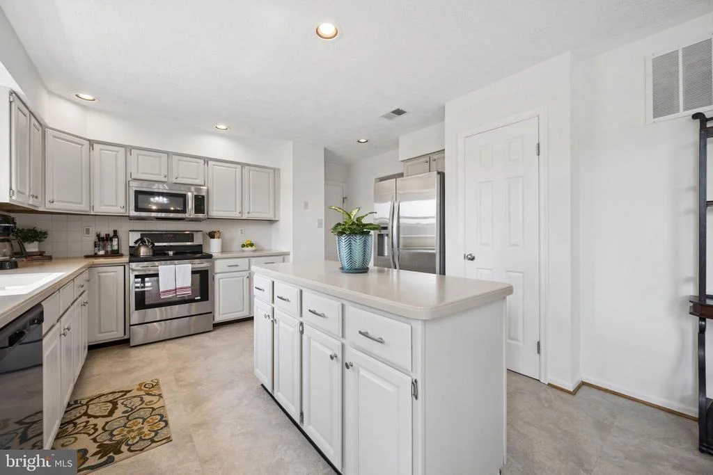 Photo of 6305 DERBY CIRCLE