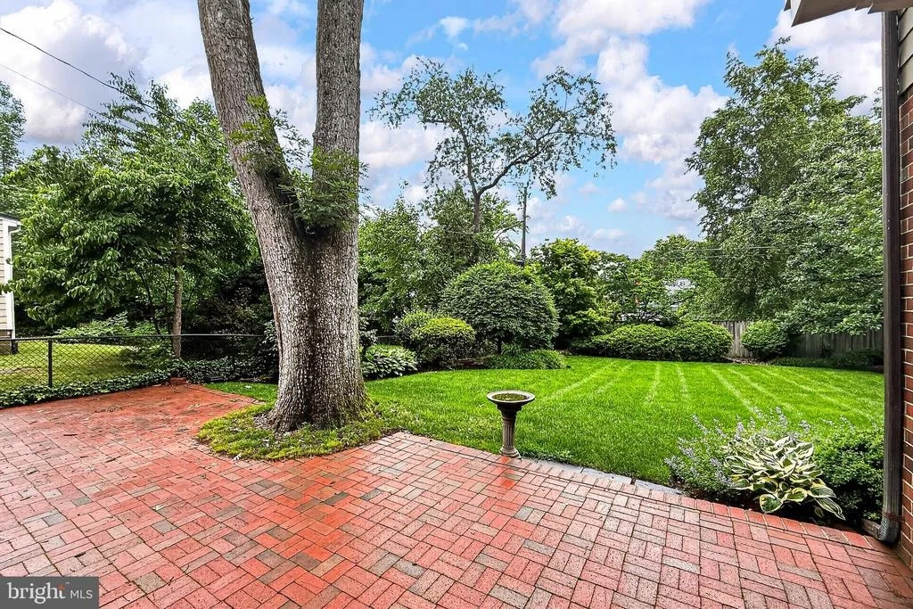 Photo of 809 ENDERBY DRIVE