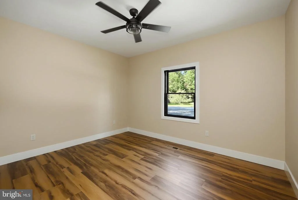 Photo of 15 BYRAN DR