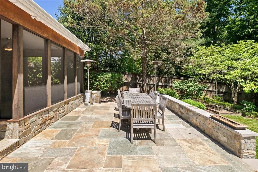 Photo of 6413 KENHOWE DRIVE