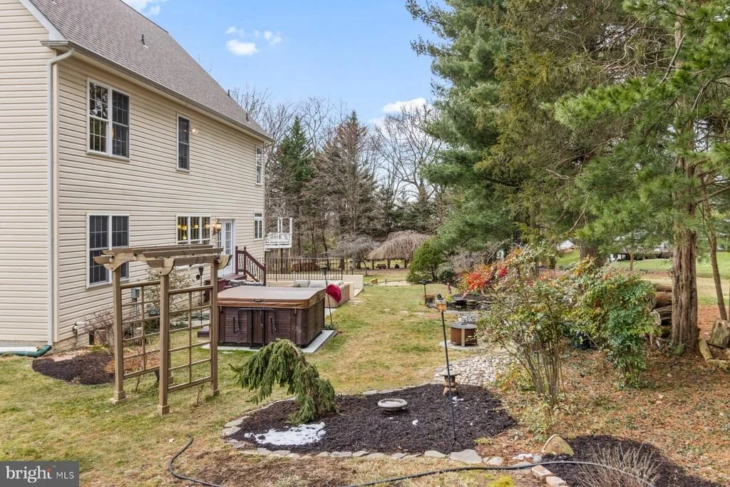 Photo of 5662 WATERLOO ROAD