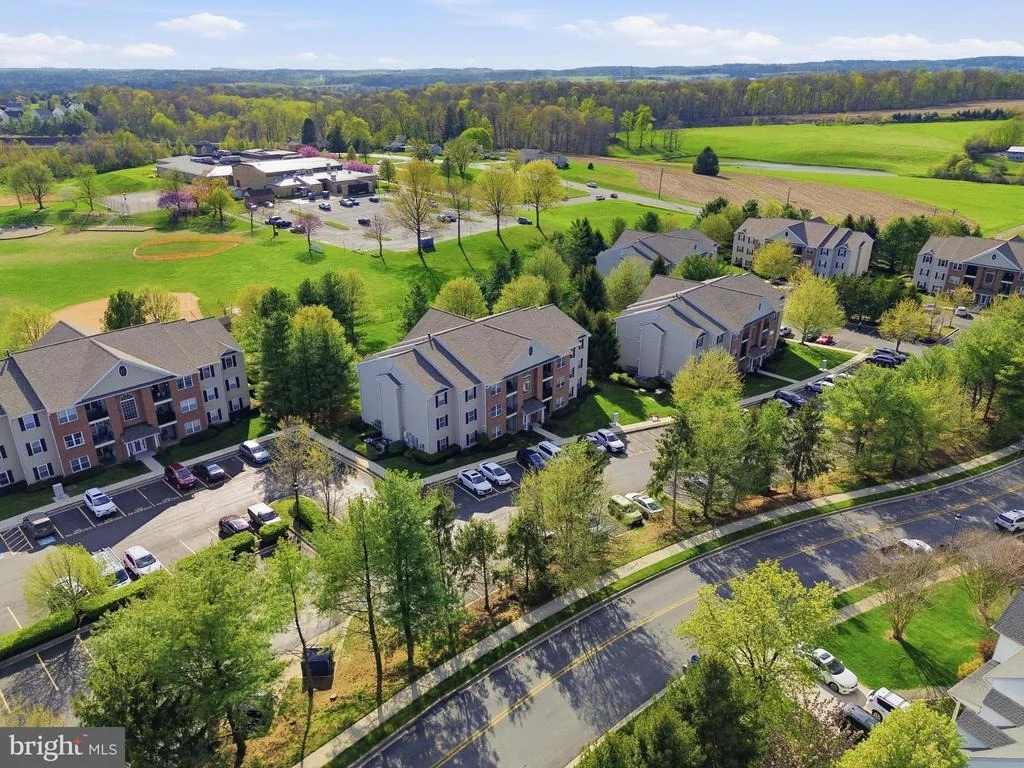 Photo of Unit 1B at 3840 NORMANDY DRIVE