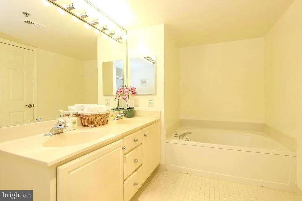 Photo of Unit 303 at 14800 PENNFIELD CIRCLE