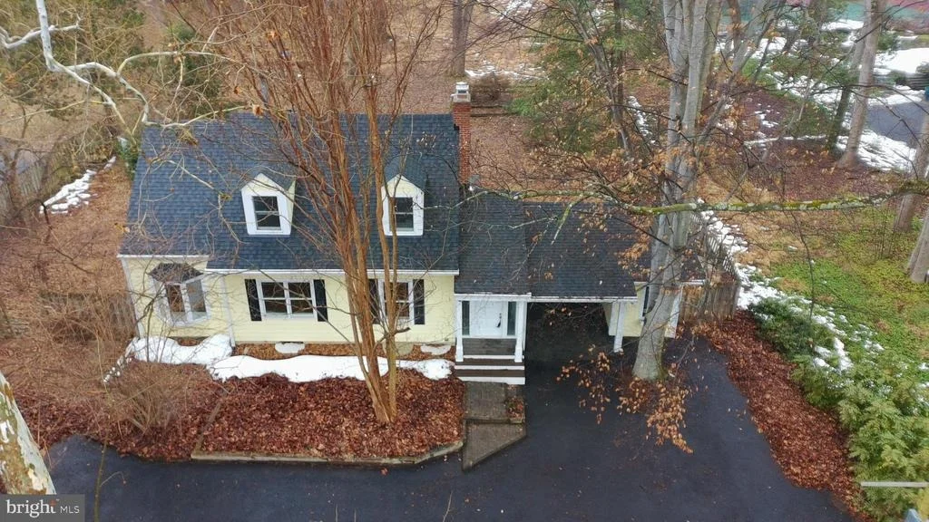 Photo of 8620 FALLS ROAD