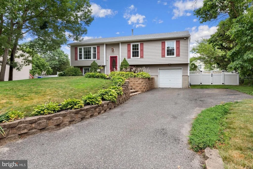 Photo of 212 WELDON ROAD