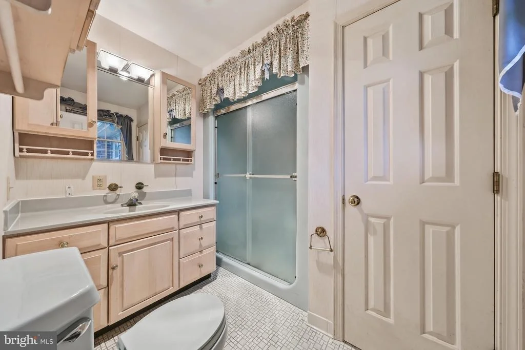 Photo of 5194 DEBRA ROAD