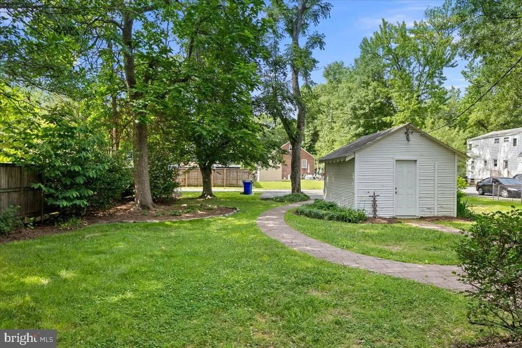 Photo of 4805 CALVERT ROAD