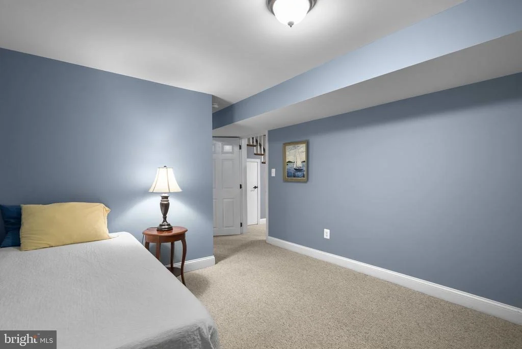Photo of 710 WOODSIDE PARKWAY