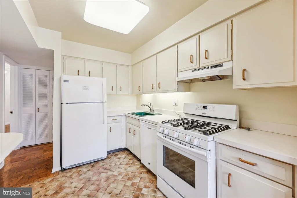Photo of Unit 5301 at 9907 BLUNDON DRIVE