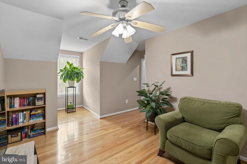 Photo of 439 UNIVERSITY DRIVE