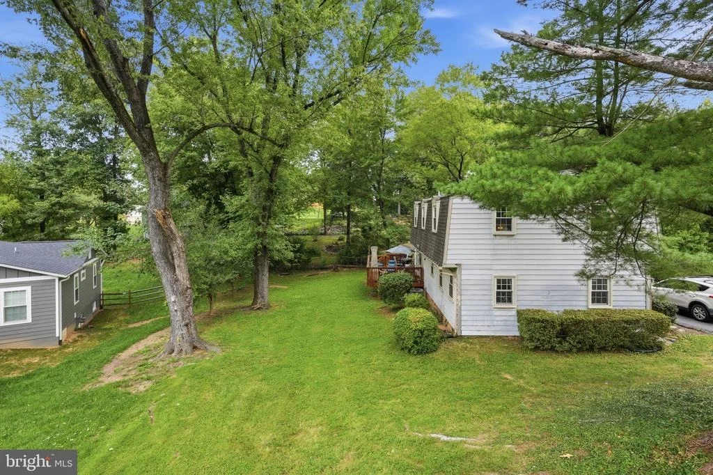 Photo of 300 BROADLEAF DRIVE NE
