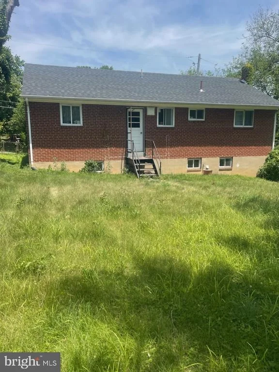 Photo of 413 CLEARFIELD PLACE