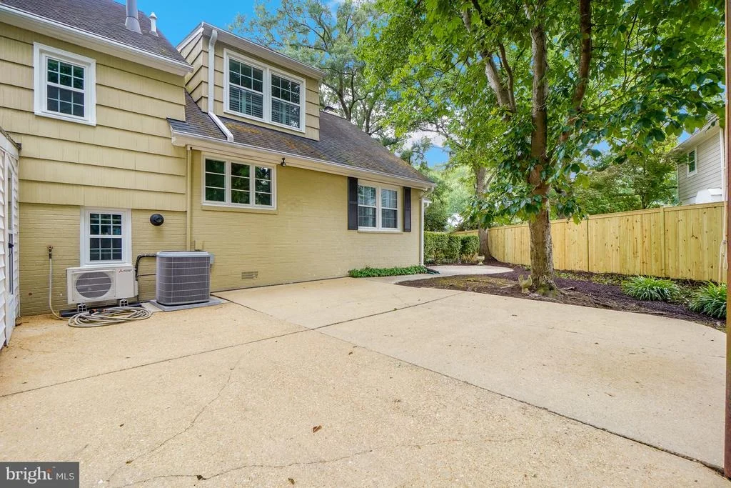 Photo of 8524 DOTER DRIVE