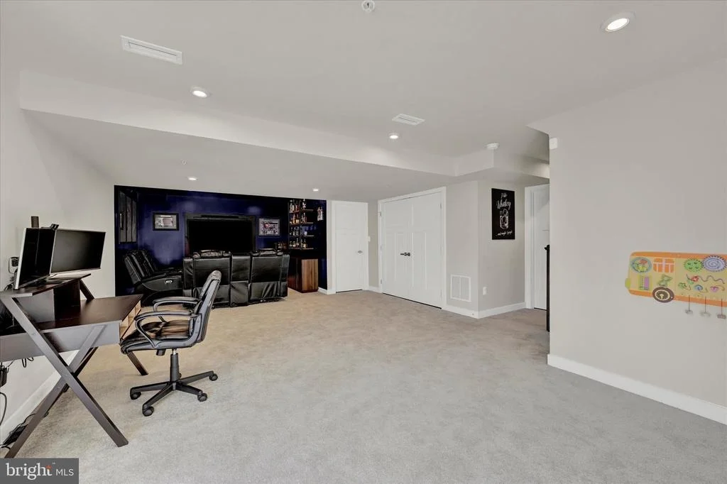 Photo of 839 LENI WAY