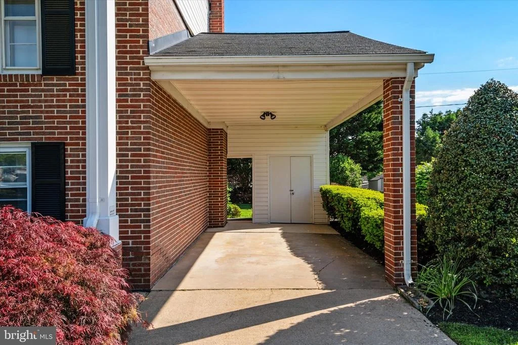 Photo of 716 FLINTLOCK DRIVE